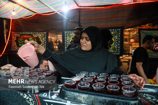 خدمت رسانی عراقی ها به زائران امام رضا(ع)