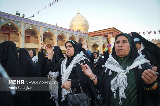 تشرف کاروان پیاده زائران فیروزآباد فارس به حرم شاهچراغ(ع)