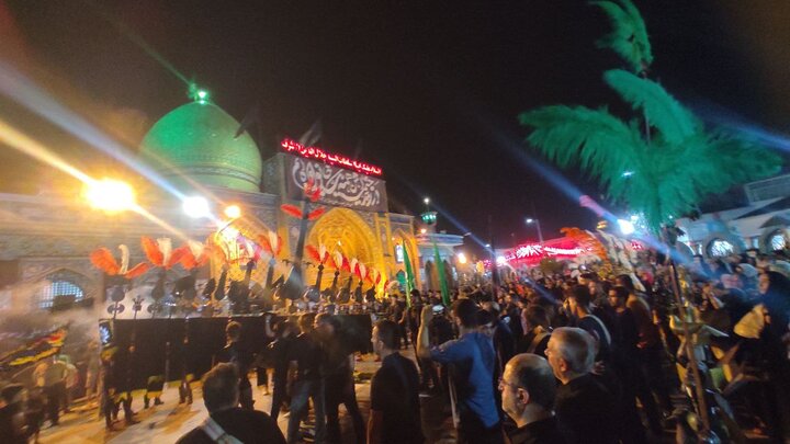 آئین علم گردانی همزمان با شب شهادت امام رضا(ع) در آستانه اشرفیه آئین علم گردانی همزمان با شب شهادت امام رضا(ع) در آستانه اشرفیه