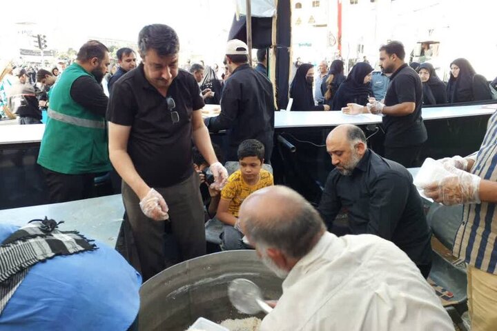 خدمت رسانی موکب امام رضایی های جوانان رضوی شهرستان گناوه در مشهد خدمت رسانی موکب امام رضایی های جوانان رضوی شهرستان گناوه در مشهد