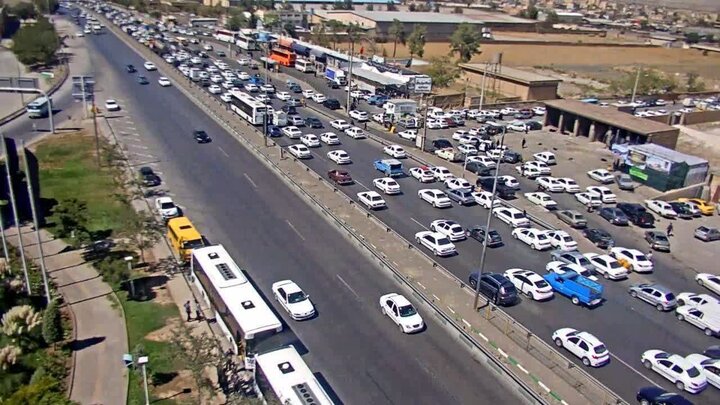 ترافیک در آزادراه قزوین – کرج – تهران سنگین است ترافیک در آزادراه قزوین – کرج – تهران سنگین است