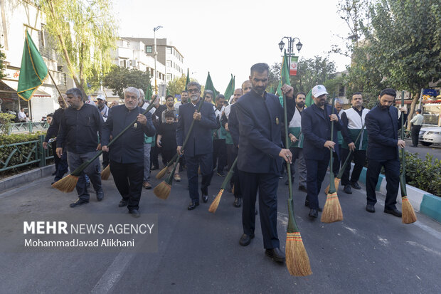 حرکت دسته‌های عزاداری و تجمع امام رضایی‌ها