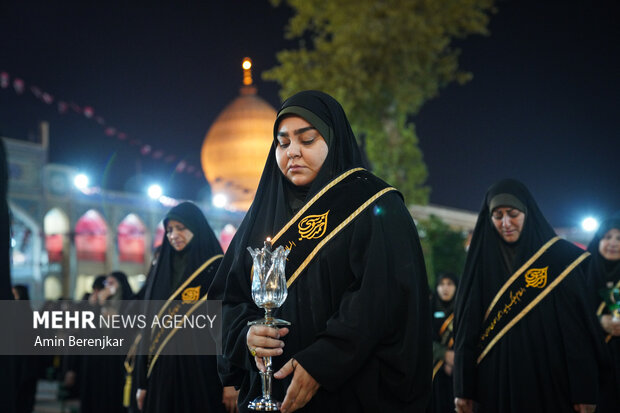 لاله گردانی شام غریبان شهادت امام رضا(ع) در حرم حضرت شاهچراغ(ع) شیراز