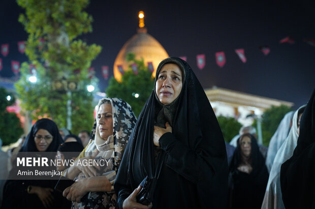 لاله گردانی شام غریبان شهادت امام رضا(ع) در حرم حضرت شاهچراغ(ع) شیراز