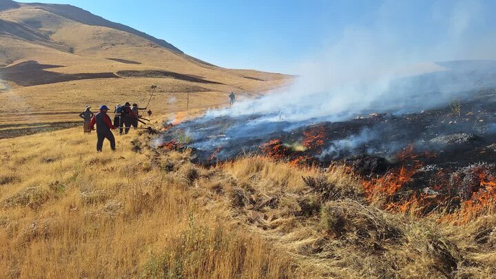 آتش‌سوزی مراتع و مزارع روستاهای دهگلان