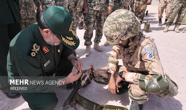 سفر فرمانده نیروی دریایی سپاه به جزایر نازعات