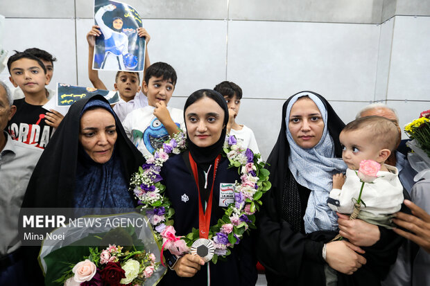 استقبال از زهرا رحیمی نایب‌قهرمان پارالمپیک در تبریز