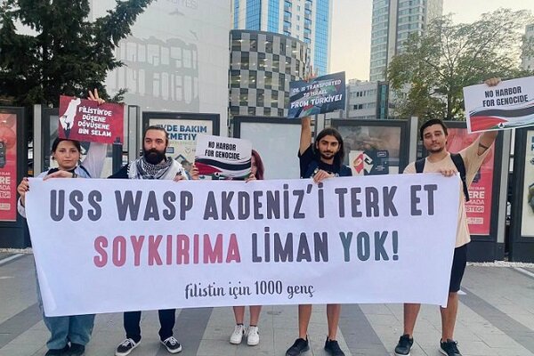 ABD'ye ait savaş gemisi İzmir'den ayrıldı