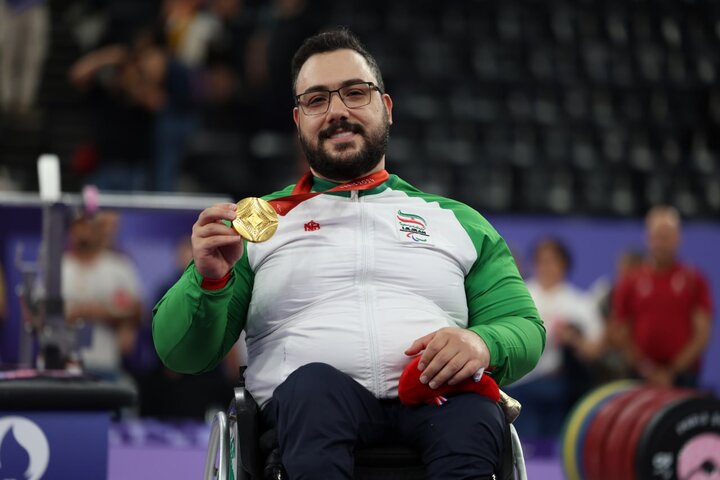 رستمی:مدال طلایم را به رهبر معظم انقلاب و مردم ایران تقدیم میکنم رستمی:مدال طلایم را به رهبر معظم انقلاب و مردم ایران تقدیم میکنم