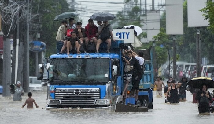 Strongest typhoon in a decade hits 'China's Hawaii'(+VIDEO)