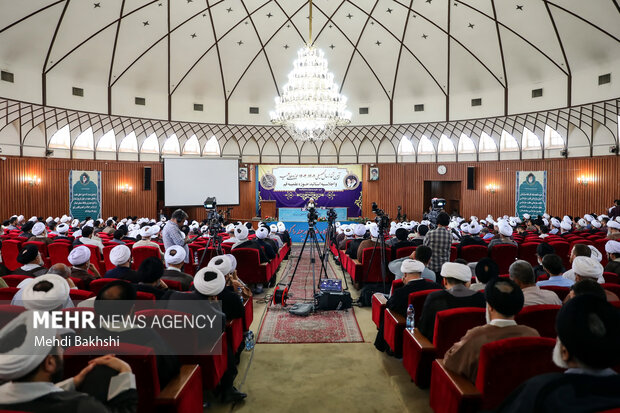 برنامههای آموزشی حوزه علمیه بازنگری شود