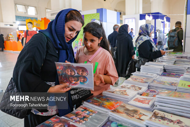 افتتاحیه نمایشگاه ایران نوشت