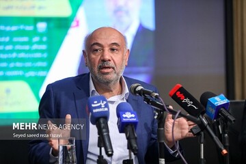 اقتصاد ایران جراحی نمی خواهد بلکه فیزیوتراپی می‌خواهد