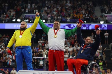 Powerlifter Aminzadeh collects Iran’s eighth gold at 2024 Paralympics