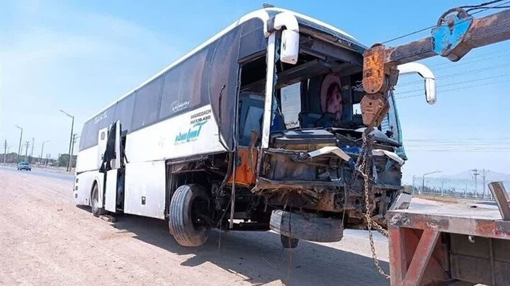 عدم توانایی راننده اتوبوس در کنترل خودرو 15 مصدوم برجا گذاشت