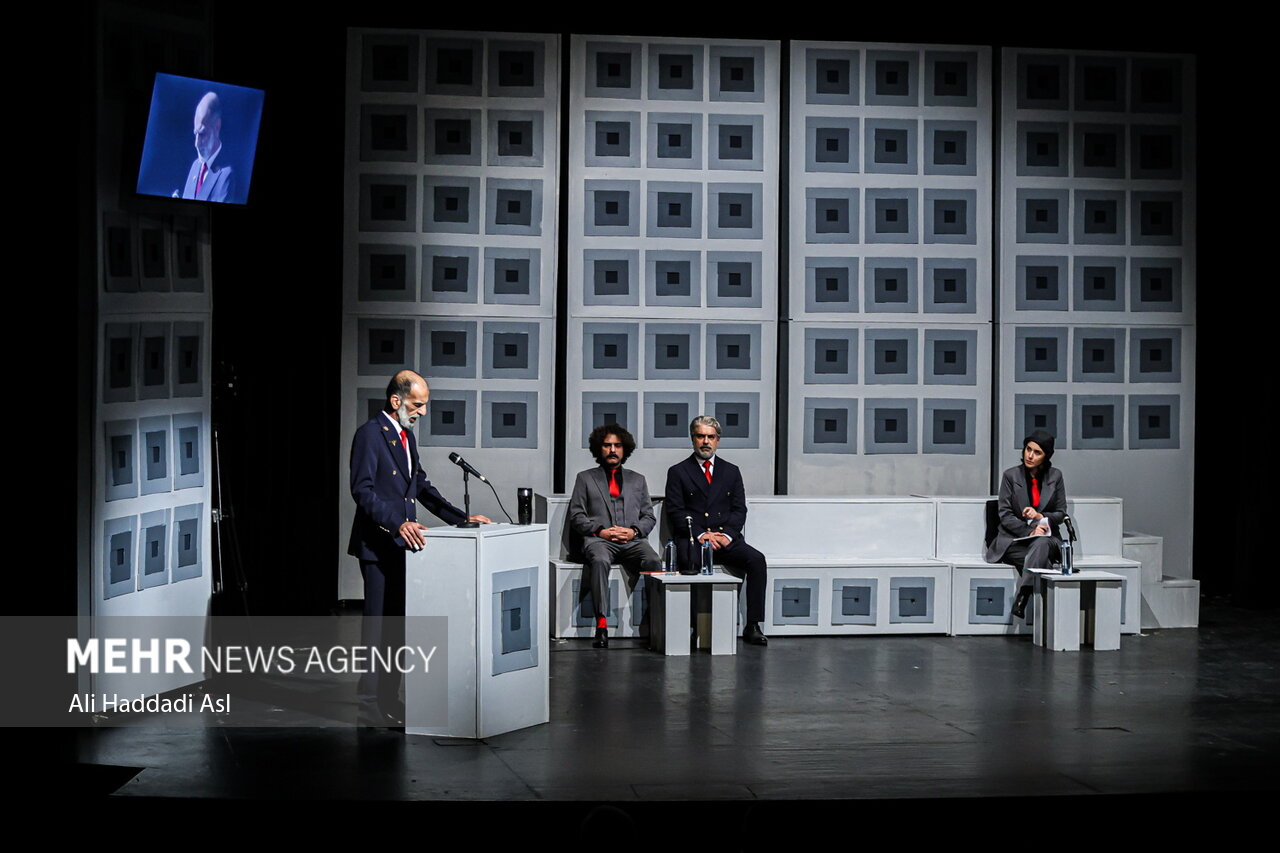 صحنه تئاتر تبدیل به دادگاه شد/ تجربه متفاوت مخاطب در رأیدادن