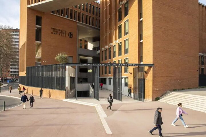 إيقاف أستاذ جامعي في فرنسا عن العمل لدعوته مقاطعة إسرائيل