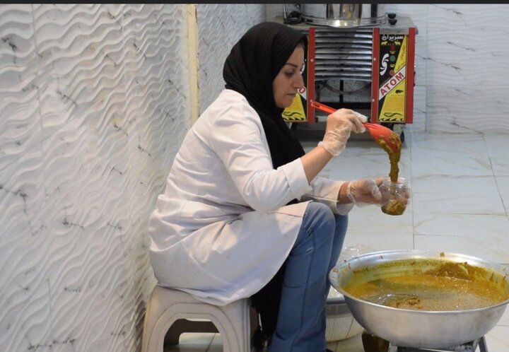 کارآفرینی بانوی محلاتی در فضای ۲ متری کارآفرینی بانوی محلاتی در فضای ۲ متری