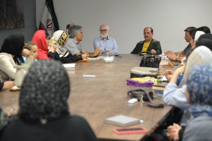 نهادهای کمی از ادبیات کودک نوجوان حمایت میکنند