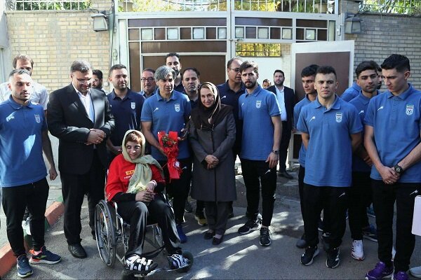 دیدار ملی پوشان فوتسال با دختران بیسرپرست و کمتوان ذهنی