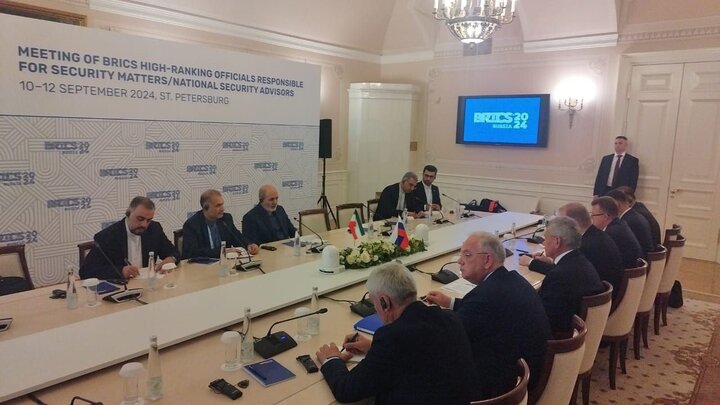 Ahmediyan ve Şoygu arasında Moskova'da kritik görüşme Ahmediyan ve Şoygu arasında Moskova'da kritik görüşme