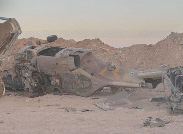 İsrail'e ait Blackhawk tipi helikopter Refah'ta düştü İsrail'e ait Blackhawk tipi helikopter Refah'ta düştü