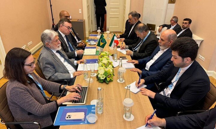 ایران وبرزیل بر تحکیم مناسبات سیاسی، اقتصادی و امنیتی تاکید کردند ایران وبرزیل بر تحکیم مناسبات سیاسی، اقتصادی و امنیتی تاکید کردند