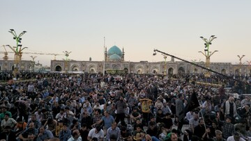 شور زائران و مجاوران بارگاه رضوی در بزرگترین محفل قرآنی جهان