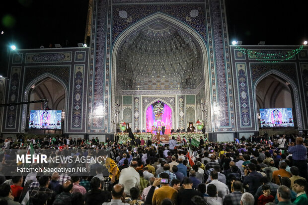 چند دعا با زبان کودکانه فاطمه تسنیم در بزرگترین محفل قرآنی