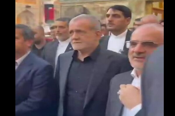 Pezeşkiyan Hz. İmam Ali'nin (a.s) türbesini ziyaret etti Pezeşkiyan Hz. İmam Ali'nin (a.s) türbesini ziyaret etti