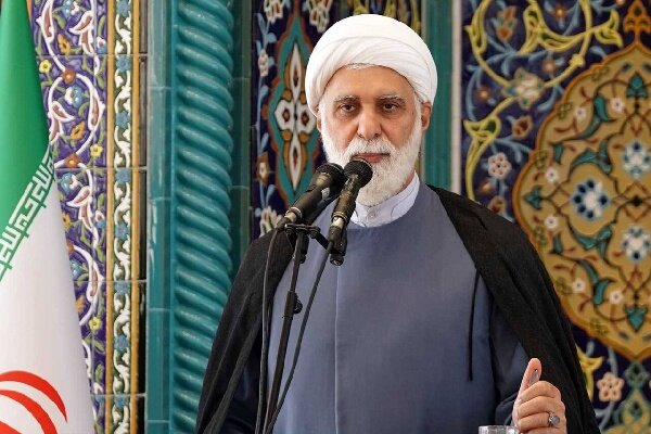 امام جمعه کیش: مسجدمحوری مبنایی دینی برای حل مسائل محلات است