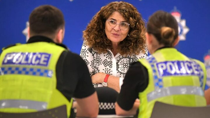 İngiltere'nin "Suçun Önlenmesi Bakanı"nın çantası çalındı! İngiltere'nin "Suçun Önlenmesi Bakanı"nın çantası çalındı!