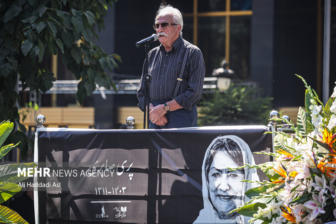 «بانوی رند» به خانه ابدی رفت/ وداع با هنرمندی که زنانه زندگی کرد «بانوی رند» به خانه ابدی رفت/ وداع با هنرمندی که زنانه زندگی کرد