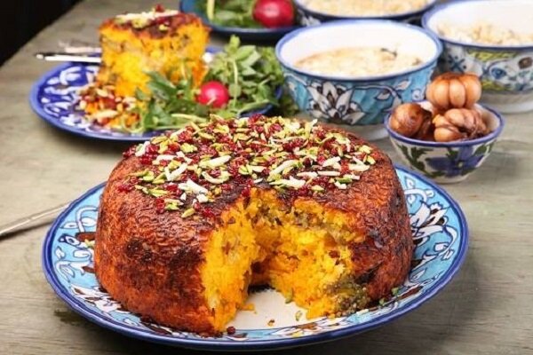 Safranlı İran pilavı; Tahçin Safranlı İran pilavı; Tahçin