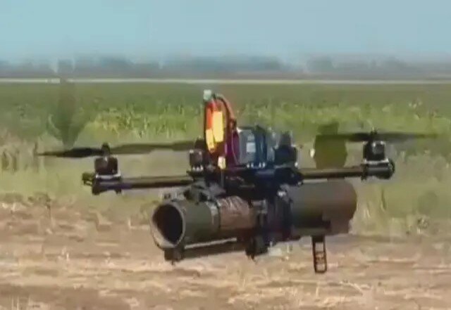 پهپاد اوکراینی با قابلیت پرتاب موشک ضد تانک پهپاد اوکراینی با قابلیت پرتاب موشک ضد تانک