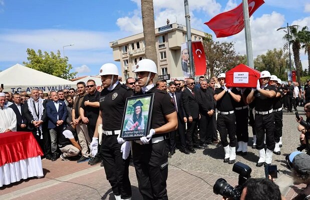 Ayşenur Ezgi Eygi'nin cenazesi toprağa verildi Ayşenur Ezgi Eygi'nin cenazesi toprağa verildi