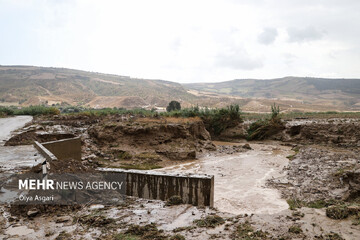 تخریب جاده مدرسه روستای قره یسر بالای کلاله  بر اثر سیلاب