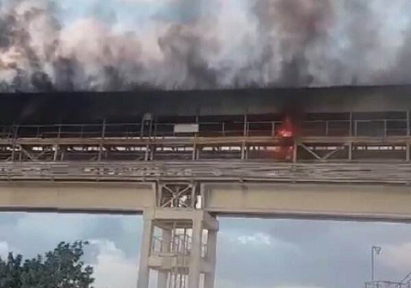 Yemen’nin saldırsı ardından İsrail’e ait bir farbrikada yangın çıktı Yemen’nin saldırsı ardından İsrail’e ait bir farbrikada yangın çıktı