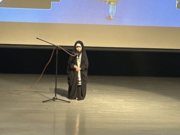 خوانش خبر آزادی فلسطین توسط فاطمه تسنیم در یادواره شهیده حدادنژاد خوانش خبر آزادی فلسطین توسط فاطمه تسنیم در یادواره شهیده حدادنژاد