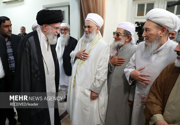 دیدار جمعی از علما، امامان جمعه و مدیران مدارس علمیه اهل سنت سراسر کشور رهبر معظم انقلاب اسلامی