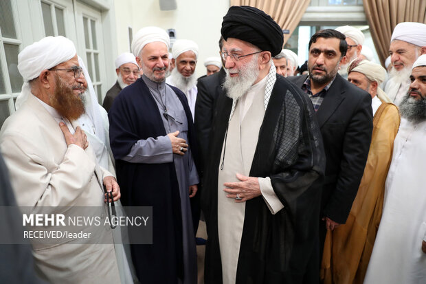 دیدار جمعی از علما، امامان جمعه و مدیران مدارس علمیه اهل سنت سراسر کشور رهبر معظم انقلاب اسلامی