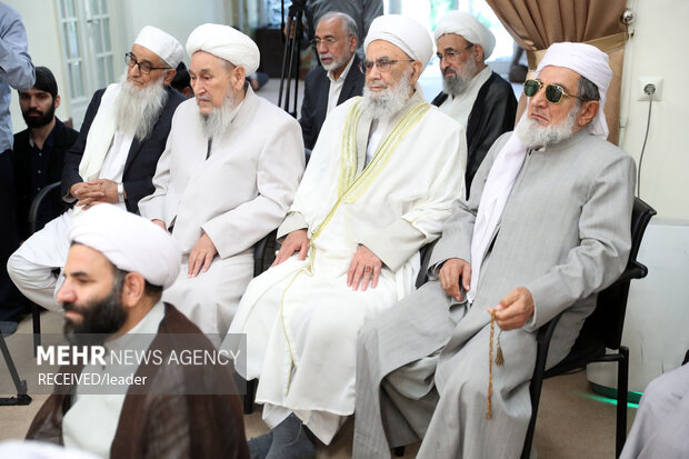 دیدار جمعی از علما، امامان جمعه و مدیران مدارس علمیه اهل سنت سراسر کشور رهبر معظم انقلاب اسلامی