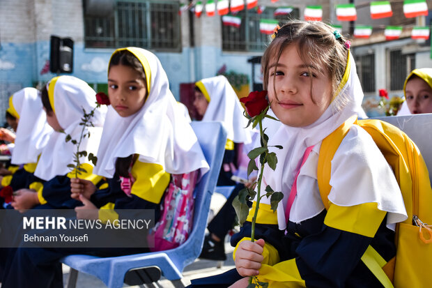 جشن شکوفه های سال تحصیلی جدید در اراک