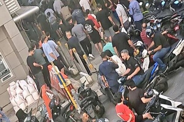 ۹ شهید و ۲۷۵۰ زخمی در انفجار دستگاههای ارتباطی در لبنان ۹ شهید و ۲۷۵۰ زخمی در انفجار دستگاههای ارتباطی در لبنان