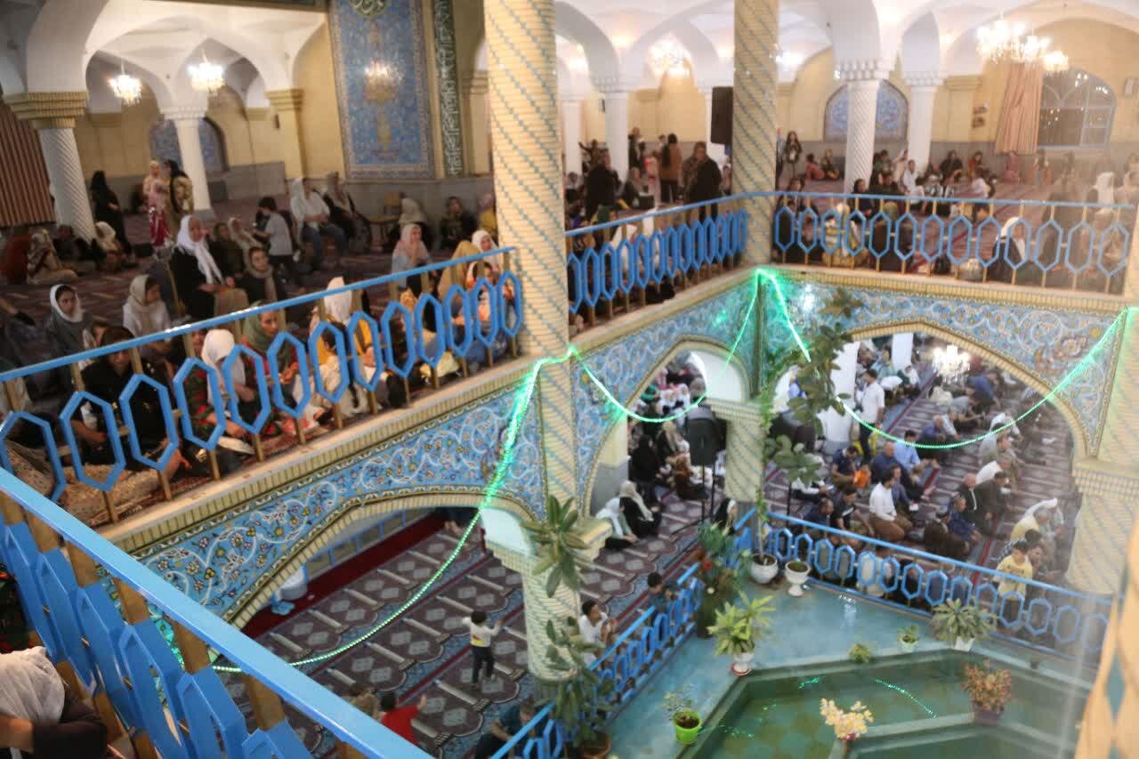 طنین دف بر فراز سنندج/استقبال کردها ازبزرگترین مولودیخوانی کشور