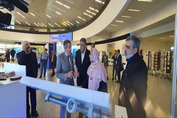 Grossi visits exhibition of Iran's nuclear achievements