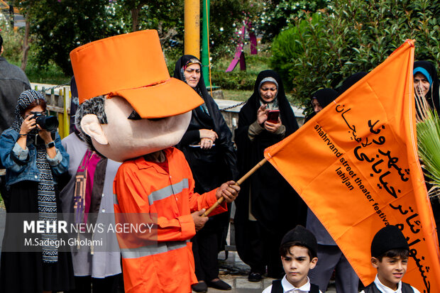 جشنواره تئاتر خیابانی شهروند در لاهیجان