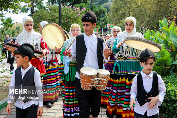 جشنواره تئاتر خیابانی شهروند در لاهیجان