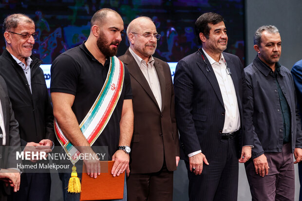 مراسم تجلیل از کشتیگیران مدالآور المپیک با حضور رئیس مجلس 35