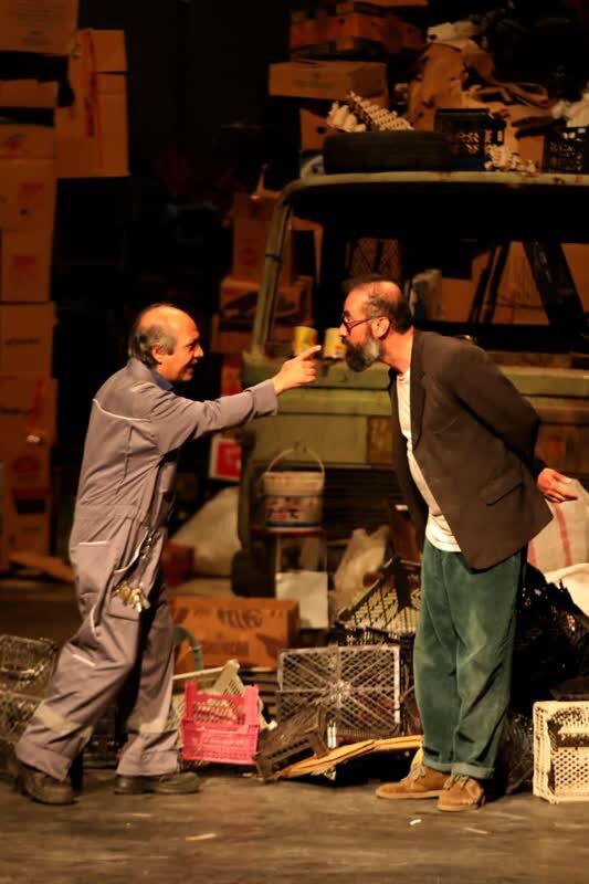 بیان تنهایی انسان معاصر در نمایش «دومشخص مفرد» بیان تنهایی انسان معاصر در نمایش «دومشخص مفرد»